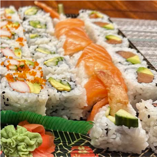 Salmon Avocado Roll (6 pcs)
